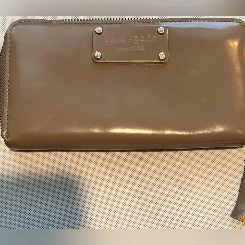 Kate Spade New York| ladies Continental patent leather zip around wallet.